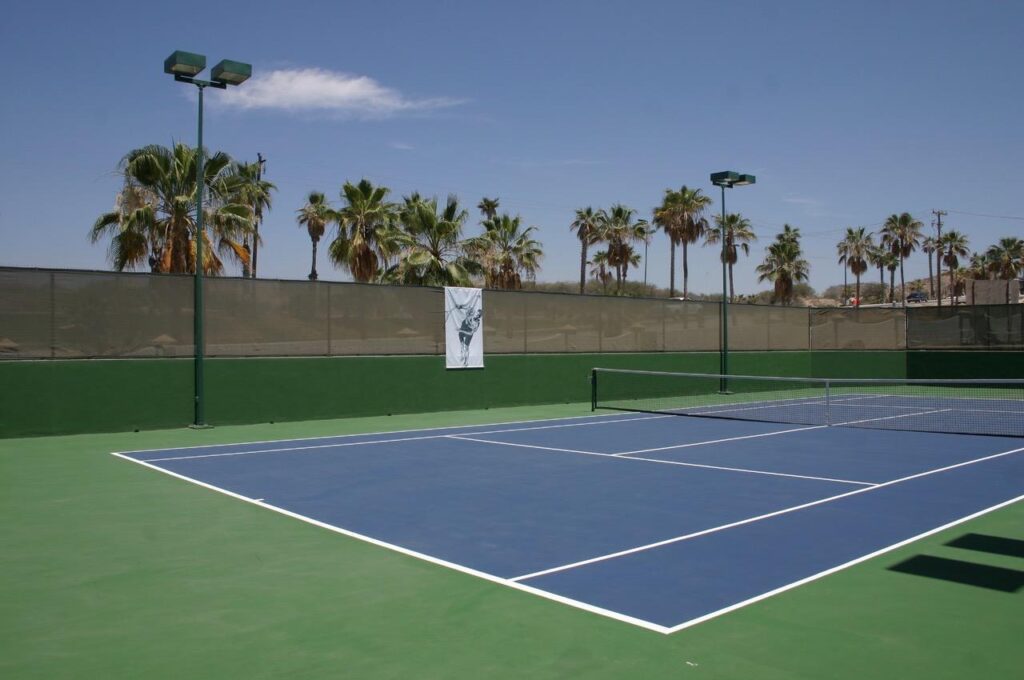 The tennis court at Las Mañanitas